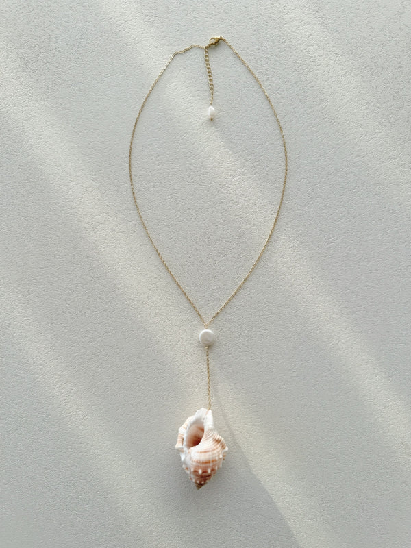 Formentera Pendant Conch Shell Necklace